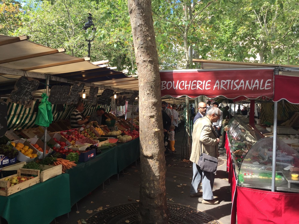  Cheap food and fruit at the Mouffetard Market. 